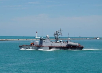 Ракетный катер ВМС Украины со стрельбой задержал судно под флагом Танзании