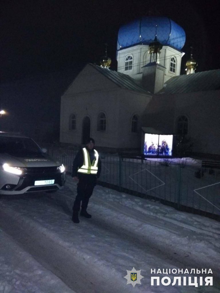 В Николаеве прошел Крестный ход. Верующих и храмы на Рождество охраняют правоохранители 17