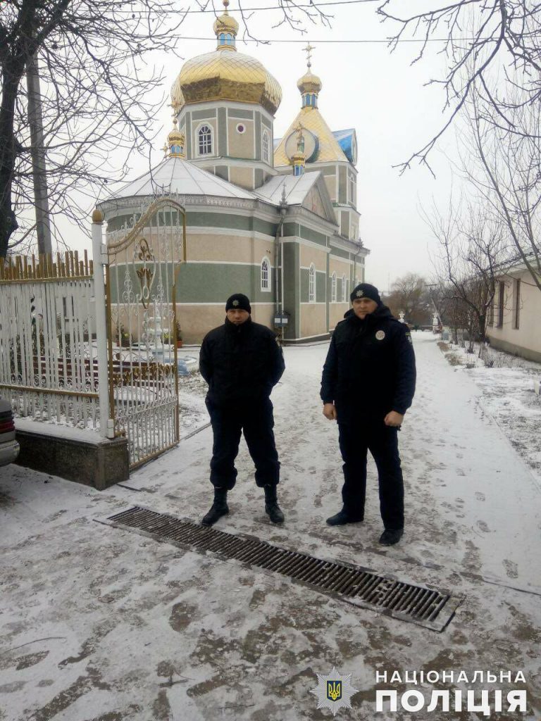 В Николаеве прошел Крестный ход. Верующих и храмы на Рождество охраняют правоохранители 21