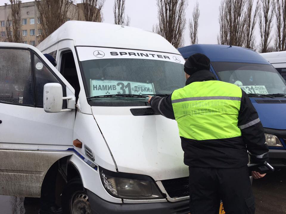 В Николаеве с маршрутов сняли несколько автобусов из-за нарушений при эксплуатации в зимний период 11