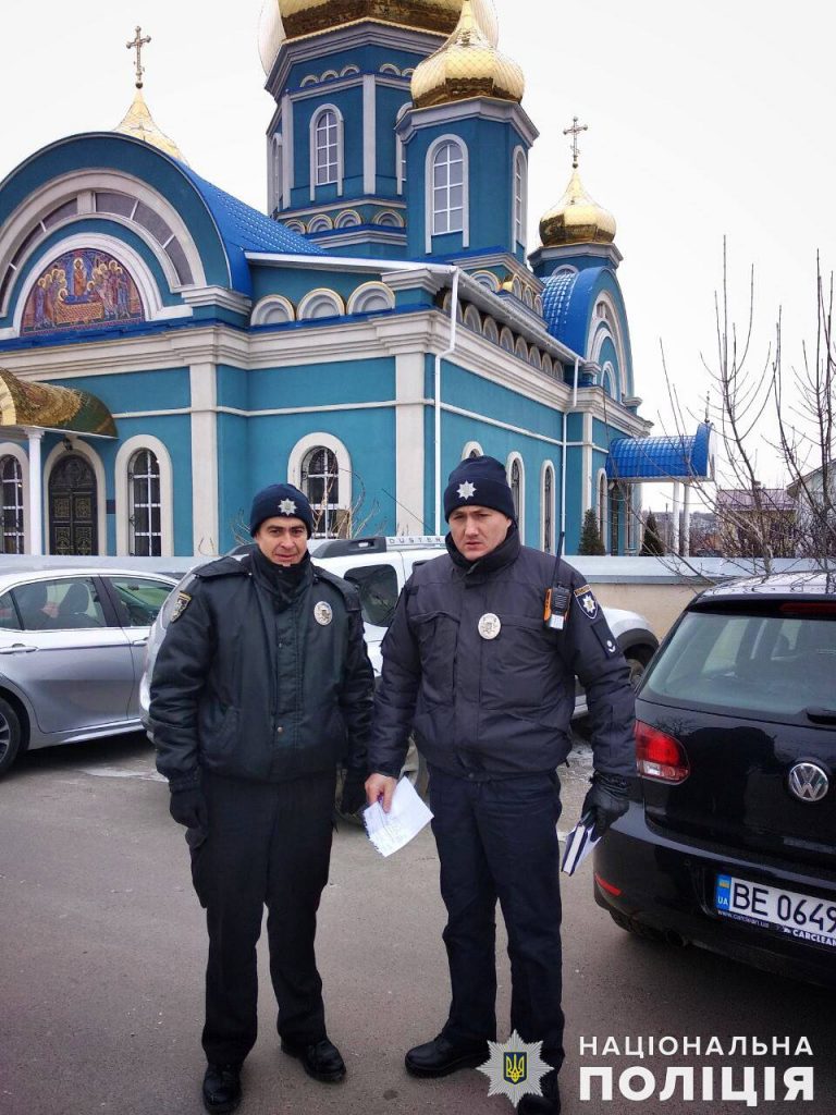 В Николаеве прошел Крестный ход. Верующих и храмы на Рождество охраняют правоохранители 31