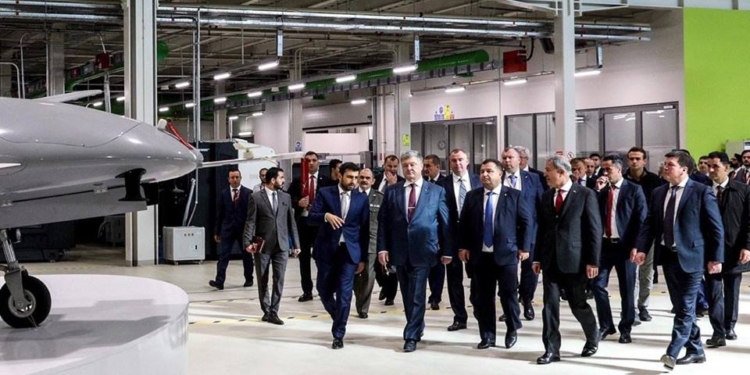 Порошенко заявил, что Украина закупит турецкие ударные беспилотники