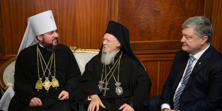 Порошенко поблагодарил Варфоломея за Томос