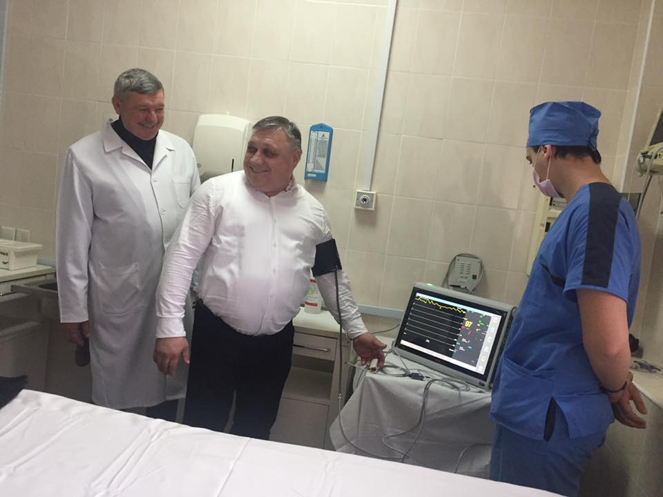 Нардеп Вадим Пидберезняк передал областной больнице новое оборудование 9