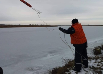 Спасатели Николаевщины просят жителей области быть осторожным во время крещенских купаний