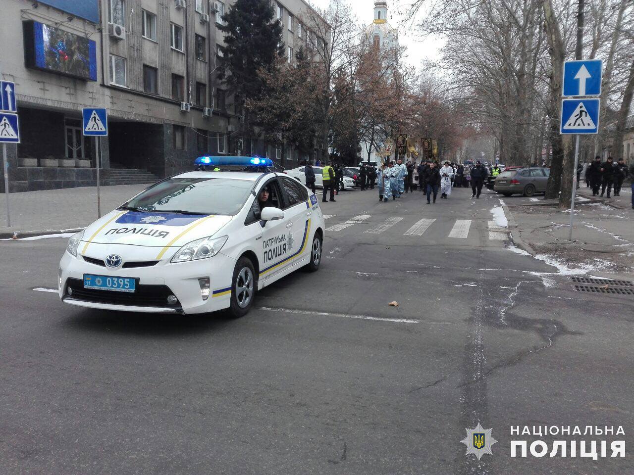 В Николаеве прошел Крестный ход. Верующих и храмы на Рождество охраняют правоохранители