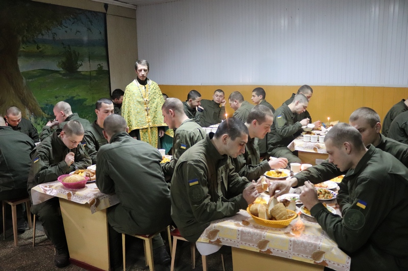 В Николаевском полку Нацгвардии торжественно встретили Сочельник 11