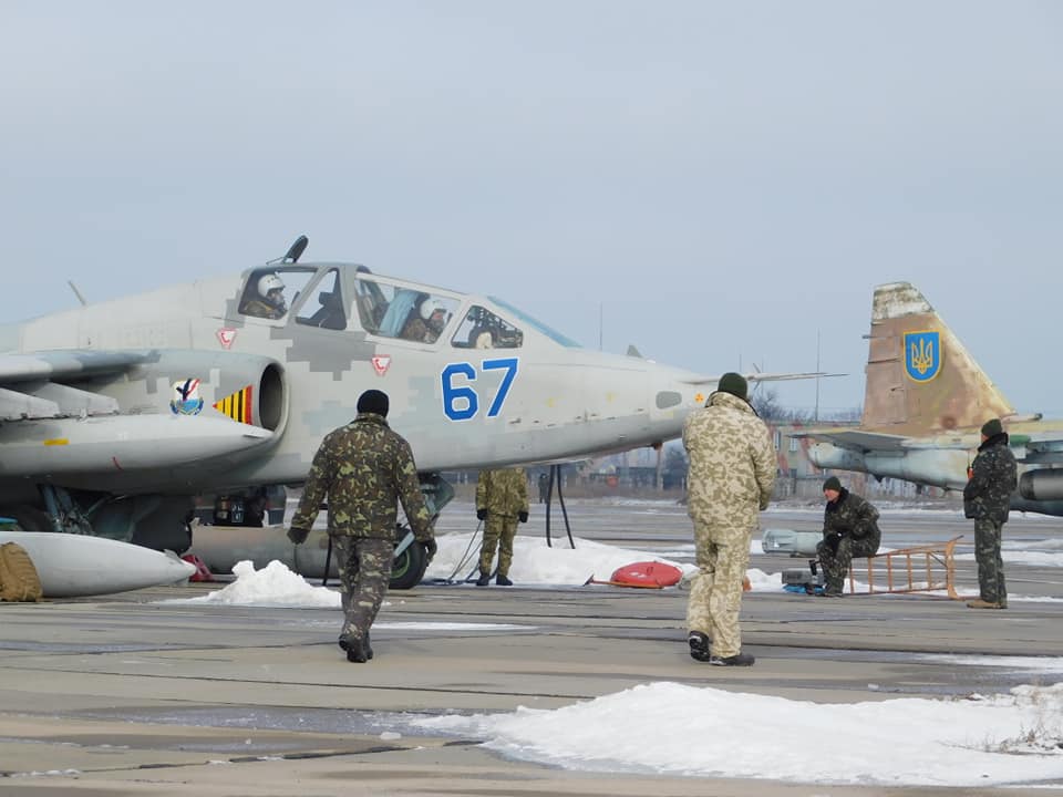 В николаевской авиабригаде прошли командирские полеты 10