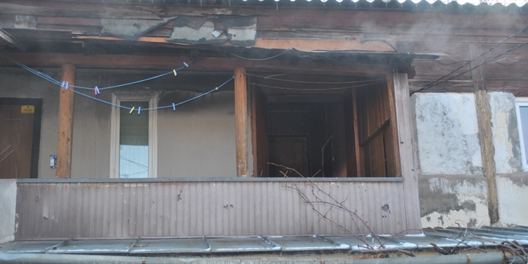 Во время пожара в Центральном районе Николаева пожарные эвакуировали трех жильцов дома – одного пришлось госпитализировать