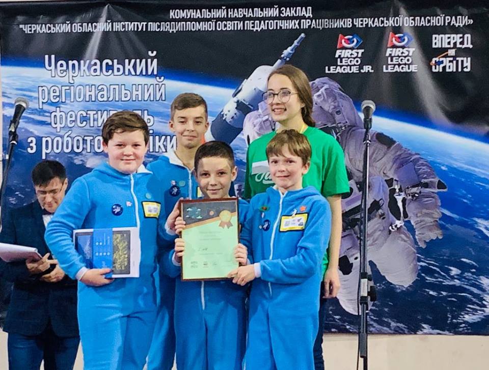 Школьники Николаева одержали победу в региональном фестивале по робототехнике в Черкассах 9