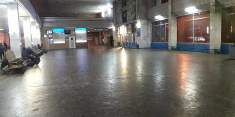 В Николаеве активисты СНА «очистили» железнодорожный вокзал от асоциальных элементов