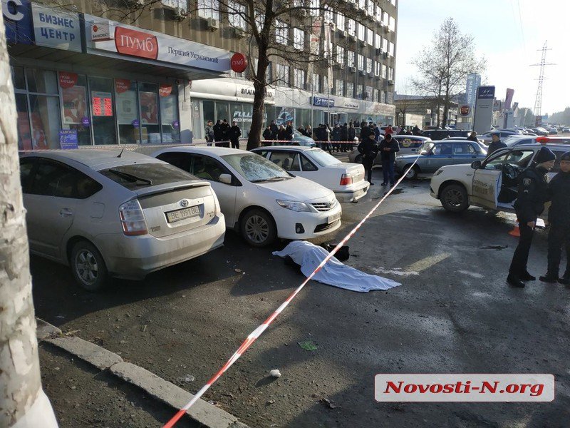 В Николаеве у здания райсуда из «Сайги» расстреляли женщину и мужчину 9