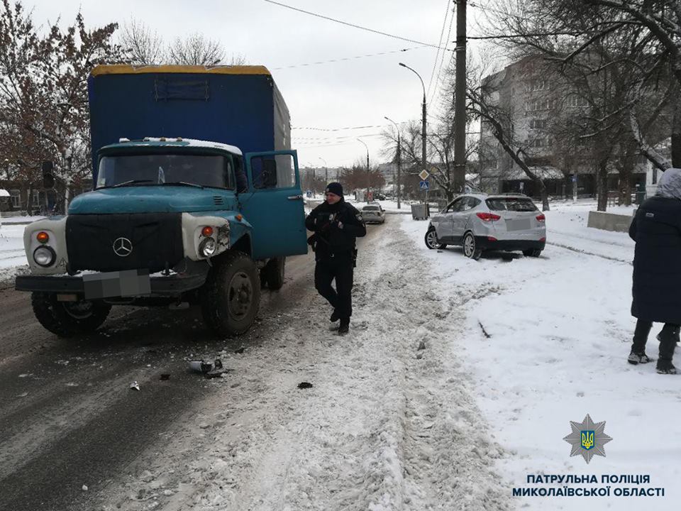 В Николаеве за день произошло 7 ДТП, есть пострадавшие - патрульные 13