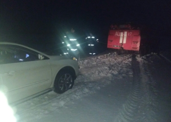 Спасатели Николаевщины вытащили из снежных ловушек четыре автомобиля