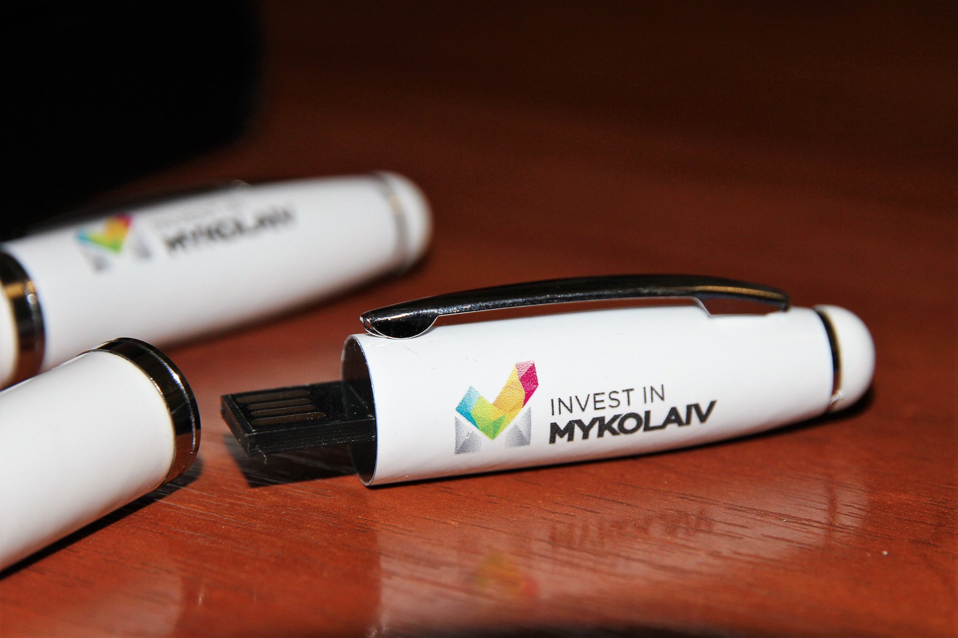 Привлекать инвесторов городские власти будут флэш-накопителями в виде кредитных карточек и ручек с логотипом Николаева