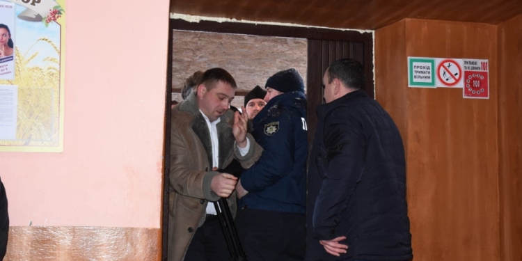 На Виннитчине священники УПЦ МП с «титушками» устроили драку и сорвали собрание по поводу перехода в ПЦУ