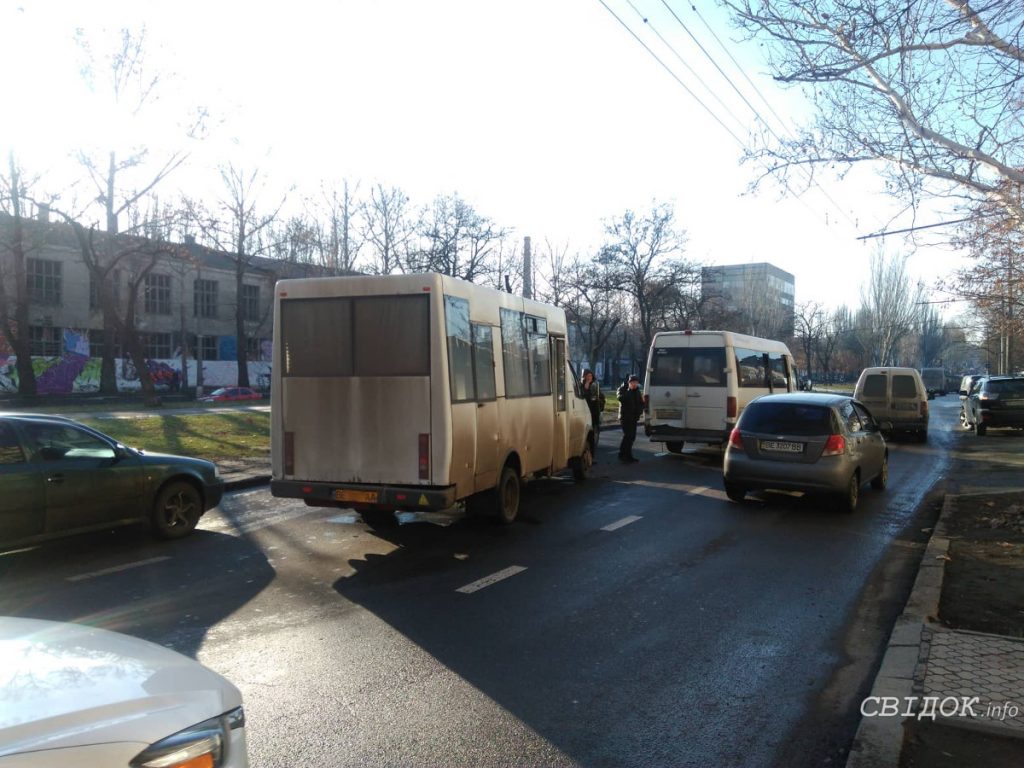 В центре Николаева авария с двумя маршрутками 7