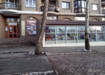 Сенкевич намерен выяснить, законна ли пристройка, которая закрывает окна в городской выставочный зал со стороны Соборной