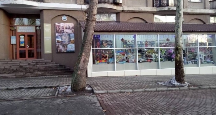 Сенкевич намерен выяснить, законна ли пристройка, которая закрывает окна в городской выставочный зал со стороны Соборной