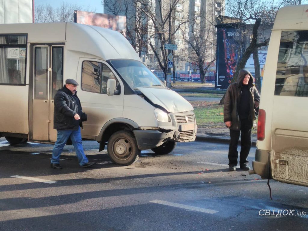 В центре Николаева авария с двумя маршрутками 1