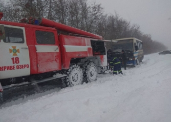 На Николаевщине из снега достали уже 25 машин. Осадки в отдельных районах области продолжаются