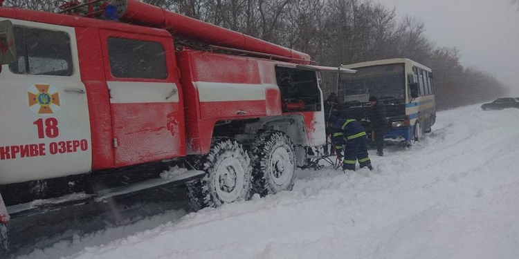На Николаевщине из снега достали уже 25 машин. Осадки в отдельных районах области продолжаются