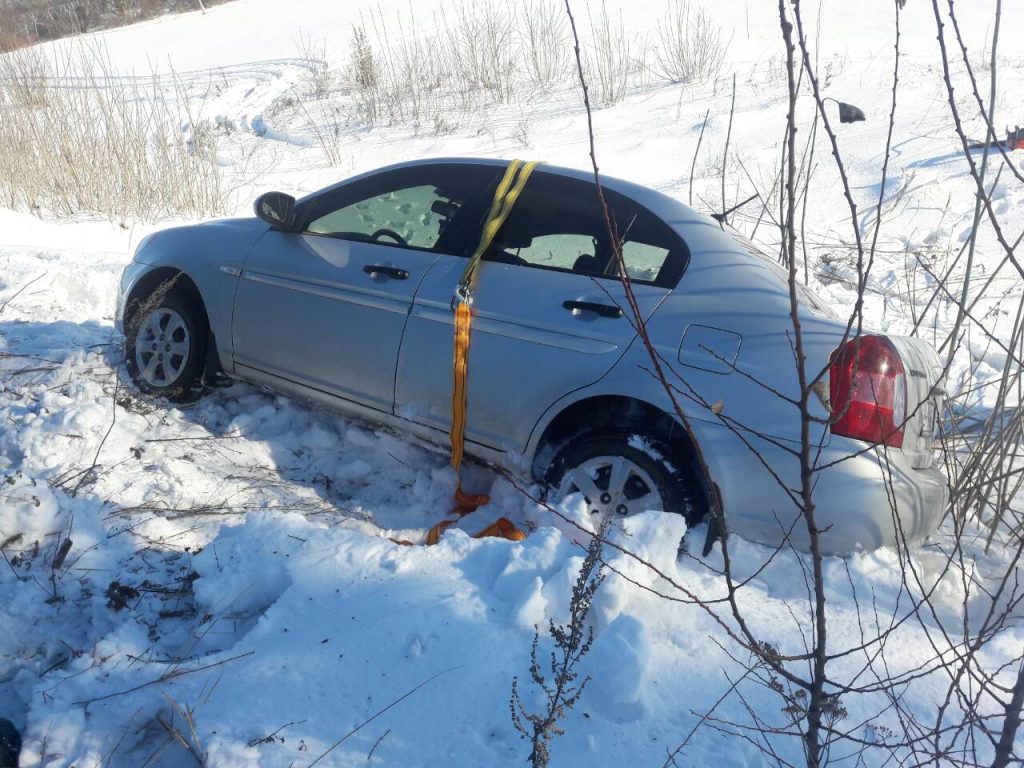 Спасатели Николаевщины вытащили из снежных ловушек четыре автомобиля 5