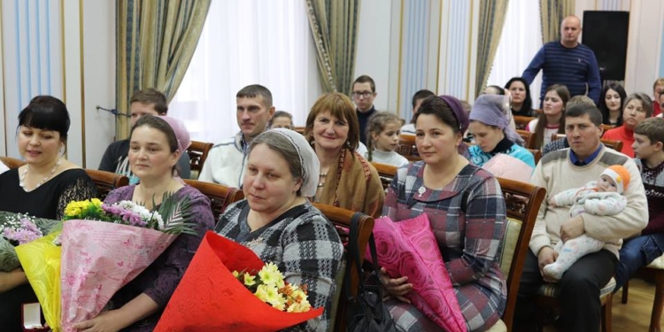 Президент присвоил звание «Мать-героиня» 19 женщинам Николаевщины