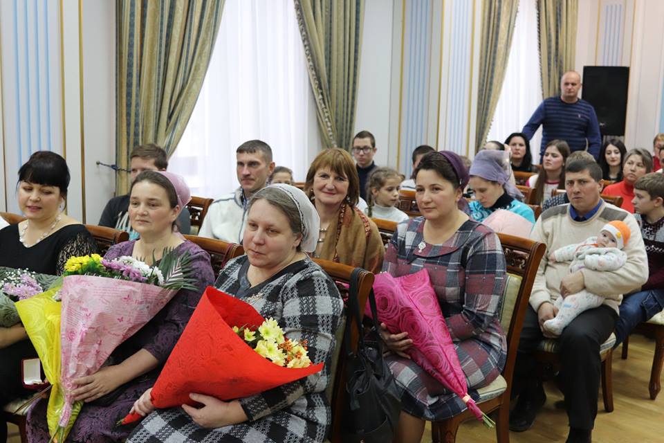 Президент присвоил звание «Мать-героиня» 19 женщинам Николаевщины 1