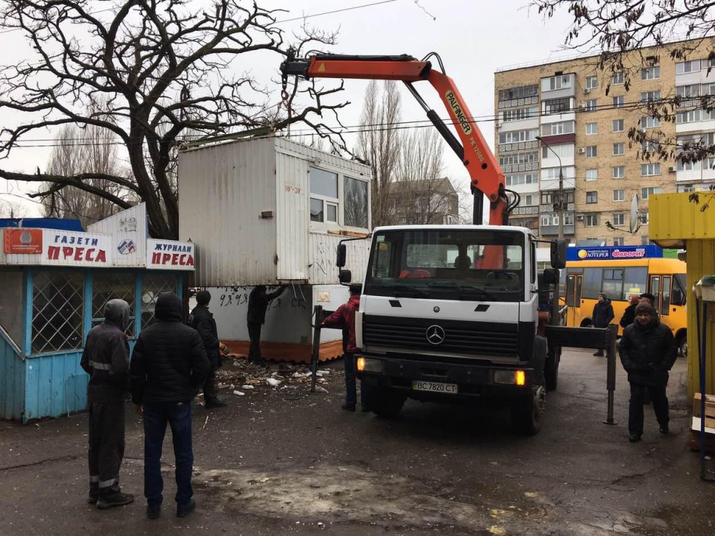 За месяц в Николаеве демонтировали 10 незаконных временных сооружений 3