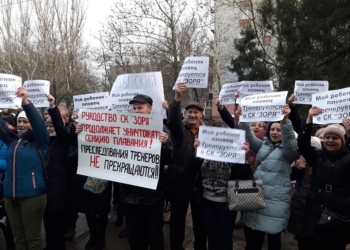 Тренеры спорткомплекса «Зоря-Машпроект» снова пожаловались на своего директора: Блокирует работу секции плавания