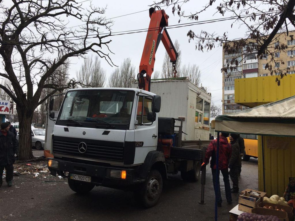 За месяц в Николаеве демонтировали 10 незаконных временных сооружений 7