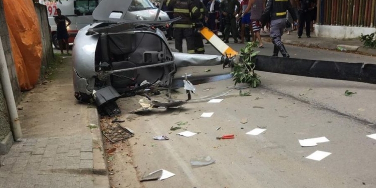 В Бразилии упал вертолет с туристами: погиб случайный прохожий