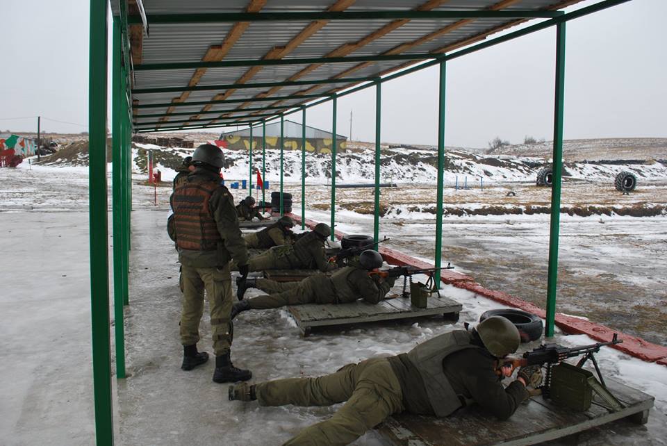 На базе Николаевского полка Нацгвардии прошли сборы с саперами, гранатометчиками, пулеметчиками и снайперами 13