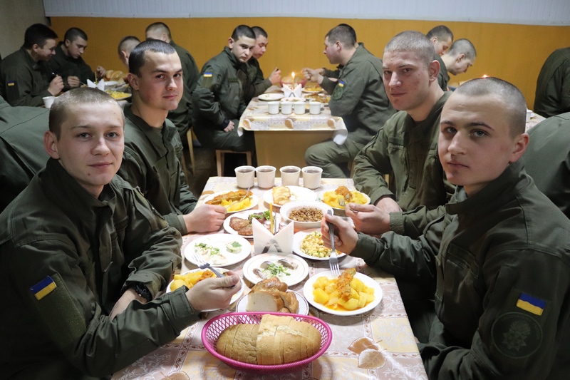 В Николаевском полку Нацгвардии торжественно встретили Сочельник 1