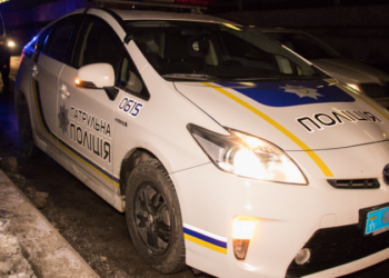 В Киеве мужчина выжил после прыжка с моста Метро