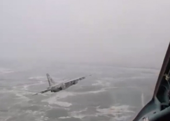 Военные летчики Украины провели учения над Азовским морем