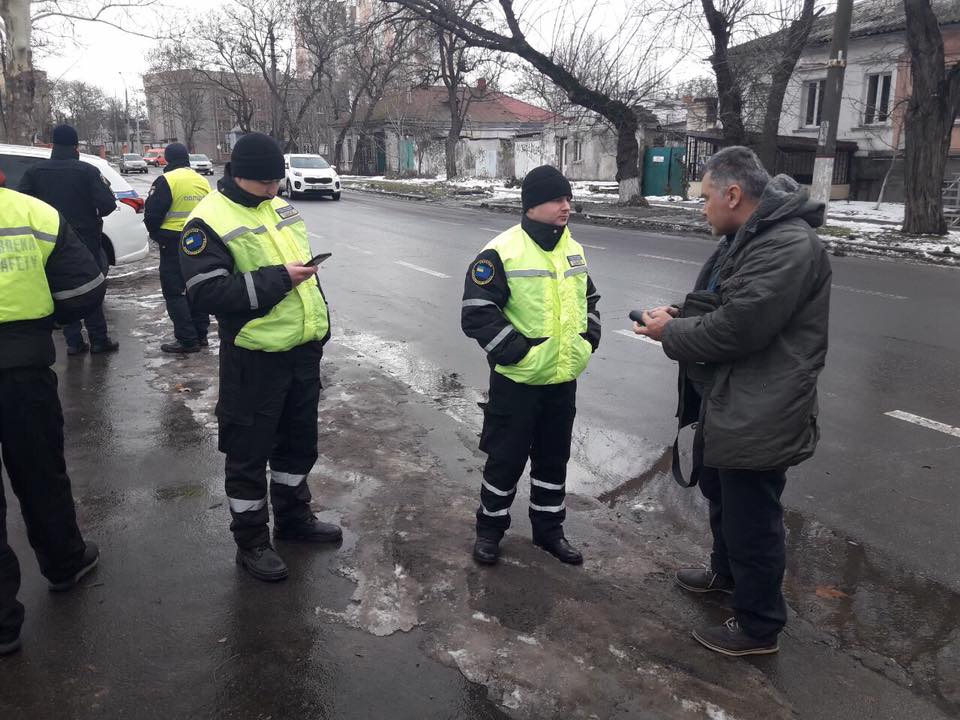 В Николаеве Укртрансбезопасность проверяла таксистов – нашла 16 нарушений 13