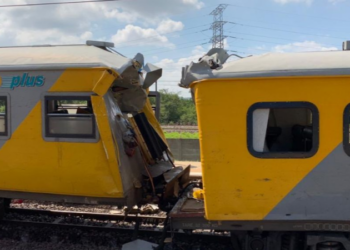 Во время столкновения поездов в ЮАР погибли три человека