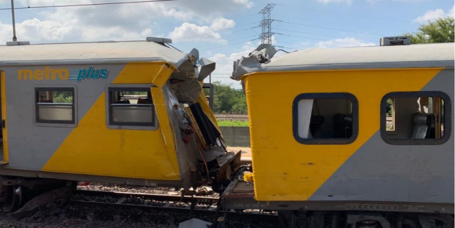 Во время столкновения поездов в ЮАР погибли три человека 1
