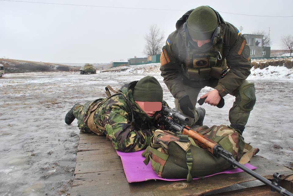 На базе Николаевского полка Нацгвардии прошли сборы с саперами, гранатометчиками, пулеметчиками и снайперами 17