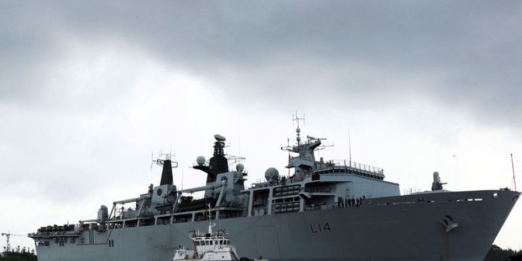 В Пекине отреагировали на проход эсминца США возле спорных островов