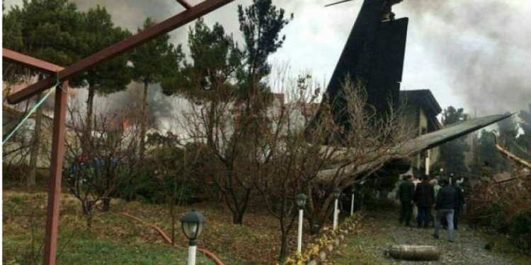 В Иране разбился Boeing 707 с 10 людьми на борту