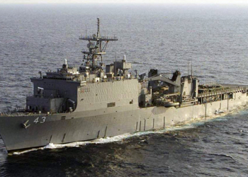 Американский десантный корабль USS FortMcHenry вошел в Черное море