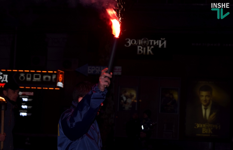 Это не траурное мероприятие: в Николаеве прошло традиционное факельное шествие в память боя под Крутами 15