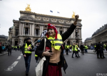 “Желтые жилеты” снова вышли на протесты во Франции