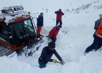 Спасатели нашли тело туриста, которого накрыло лавиной на Закарпатье