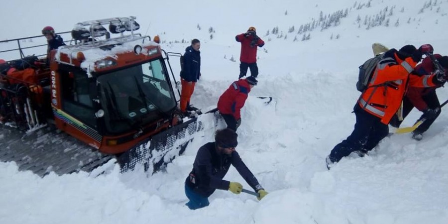 Спасатели нашли тело туриста, которого накрыло лавиной на Закарпатье 1