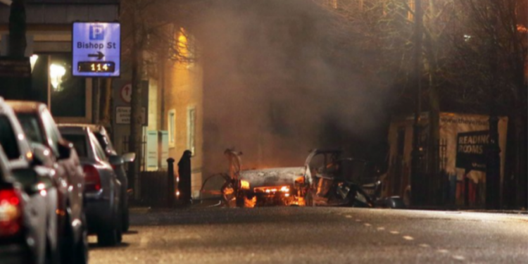 ИРА взяла на себя ответственность за взрыв в Северной Ирландии