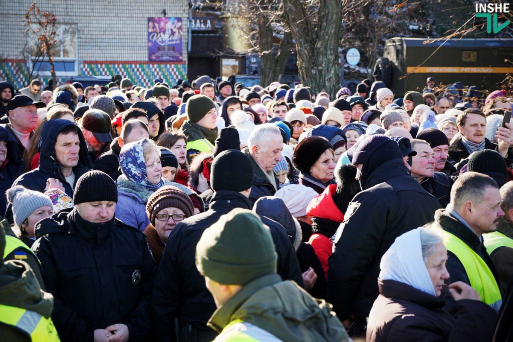 Николаевцы отмечают Крещение Господне традиционным окунанием в прорубь 28